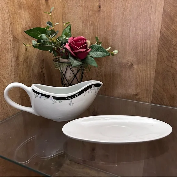 Vintage McCrory Gravy Boat & Underplate - Picture 5 of 11
